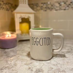 🌸 Rae Dunn EGGCITED Mug 🌸